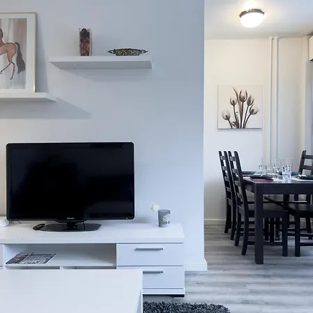Cozy 1br Centre With Free Parking Apartment *